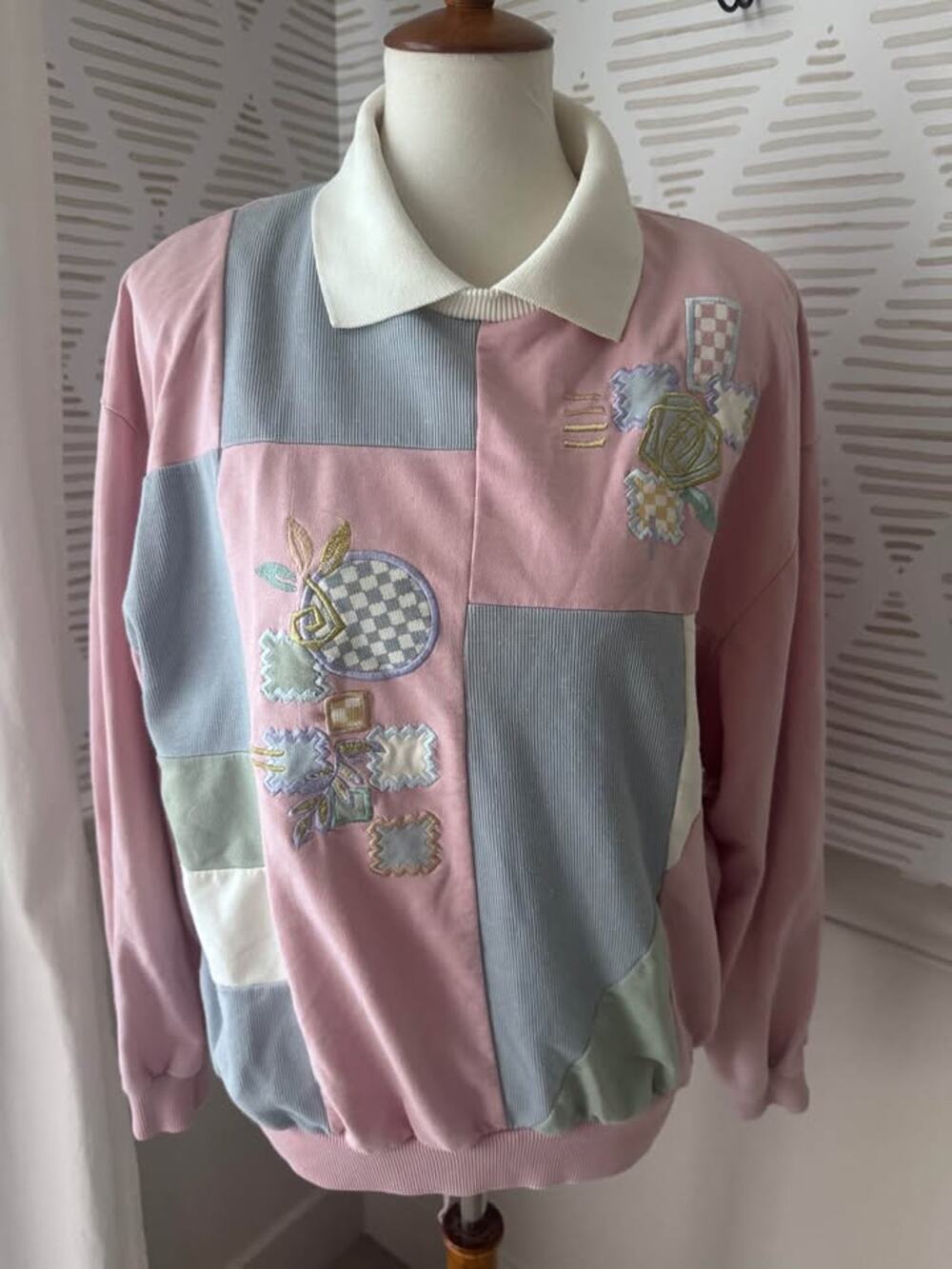 Vintage 80s/90s Grandma Mom Embroidered Parchwork Collared Light Sweater XL